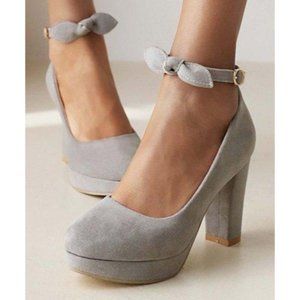 Square-Toe Pump Size 7